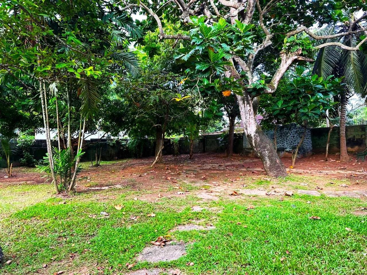 Aramba Resort Dondra Extérieur photo